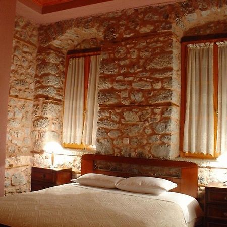 Ariadne Guesthouse Arachova Ruang foto