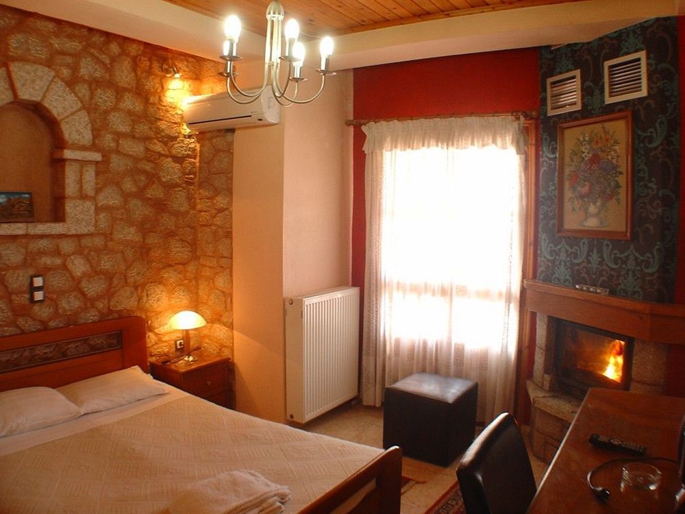 Ariadne Guesthouse Arachova Bagian luar foto