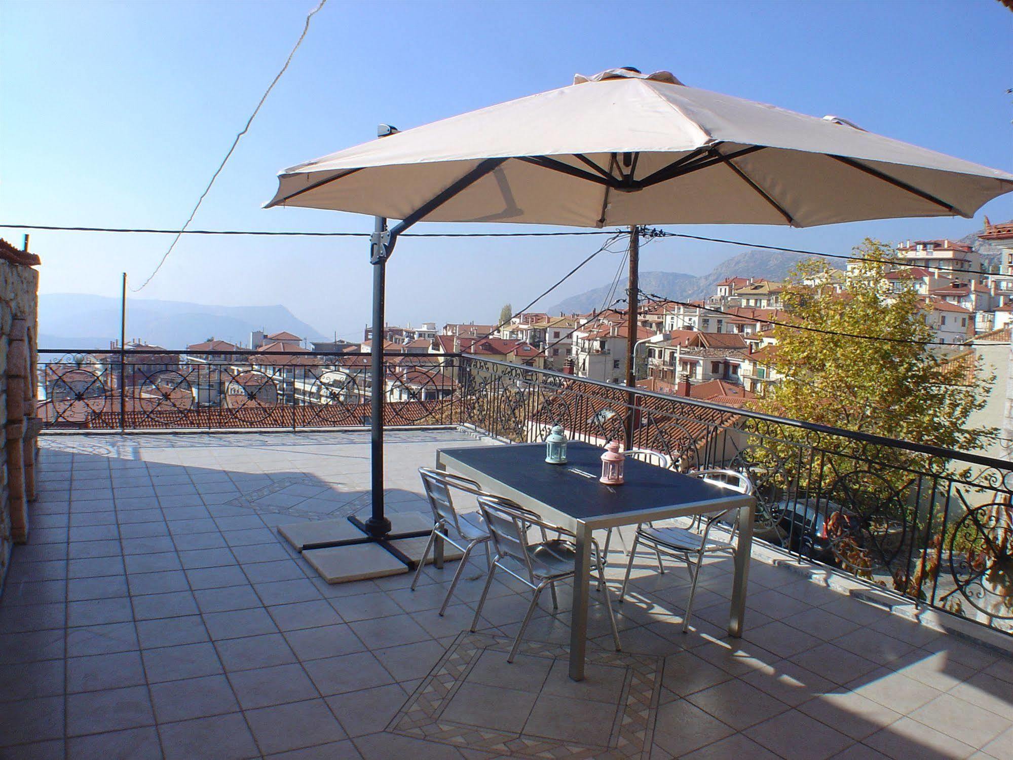 Ariadne Guesthouse Arachova Bagian luar foto
